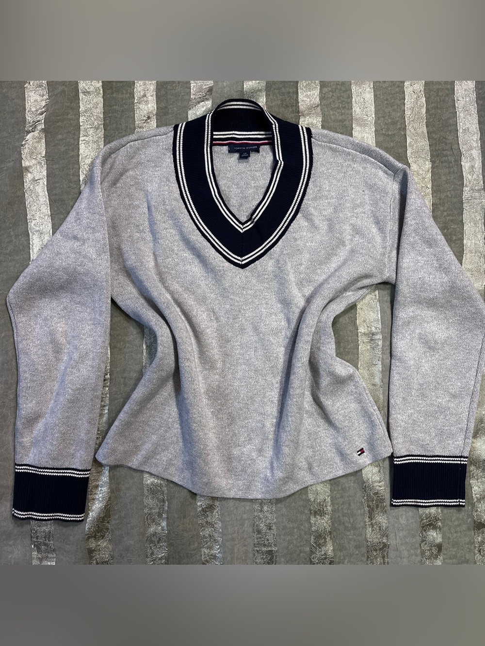 Preppy Tommy Hilfiger Light Gray V-Neck Sweater with Navy Trim 100% Cotton